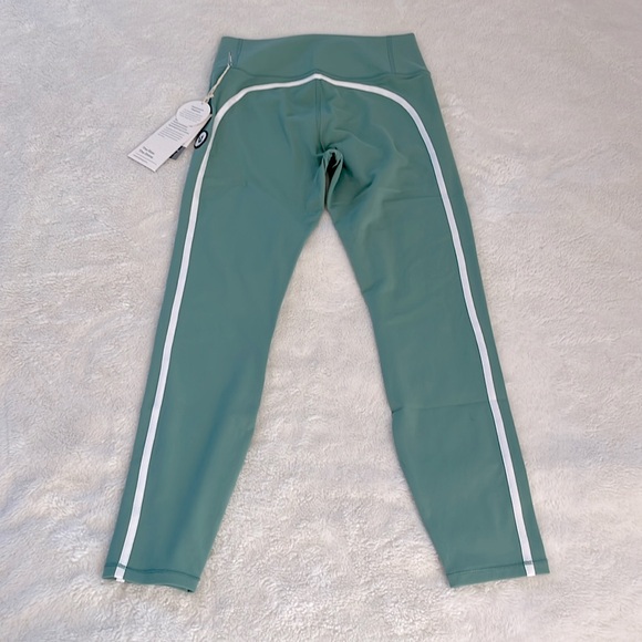 Vuori Track Leggings Women's BreatheInterlock, NWT Size small. - Picture 8 of 8